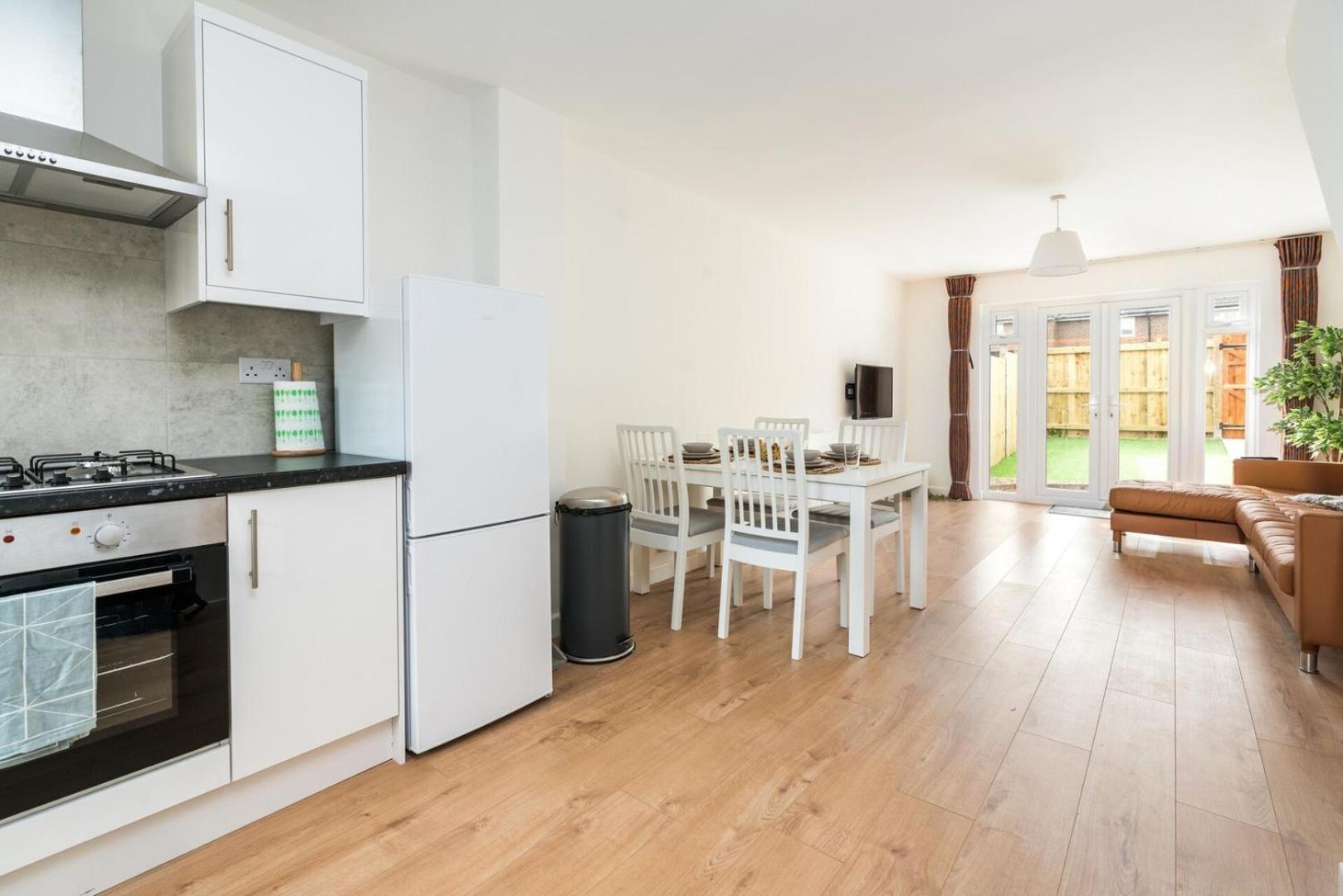 Sleek And Stylish 2bd With A Garden Anerley Londen