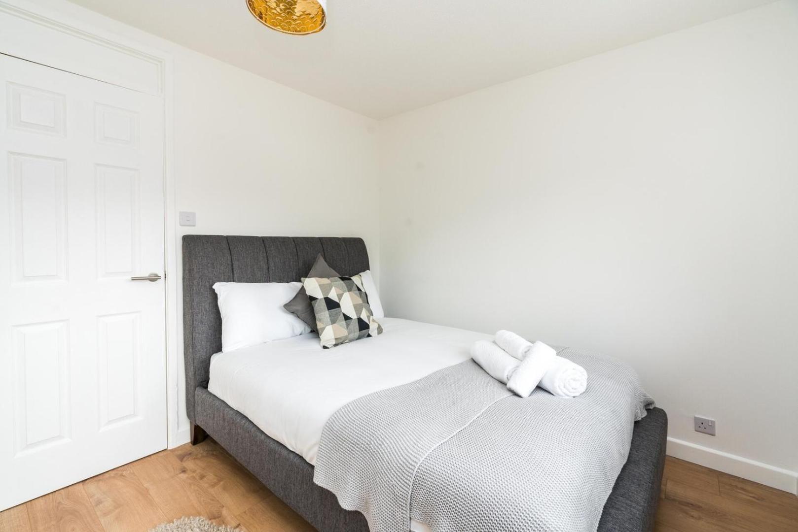 Sleek And Stylish 2bd With A Garden Anerley Apartment